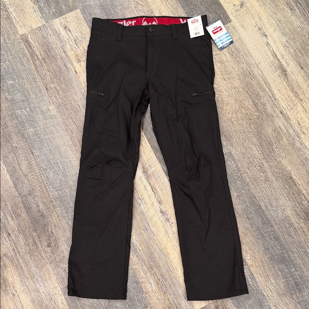 Wrangler Men's Black Outdoor Straight Fit Cargo Pants Size 33x30